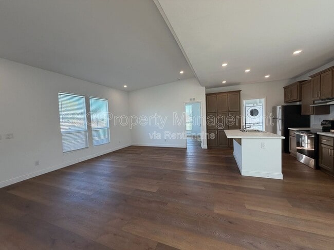 Photo - 759 W Chase Ave