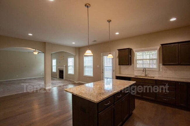 Photo - 122 Cedar Wy