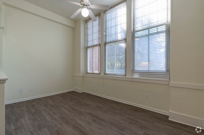 1BR, 1BA - 900SF - Living Room - Cross Street Village