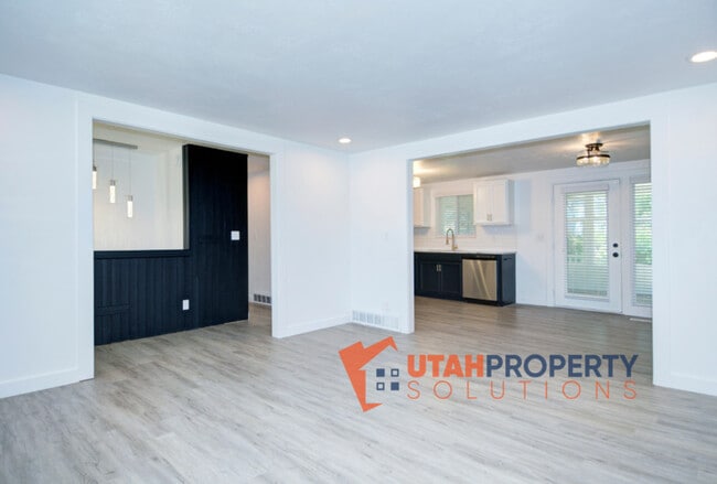 Photo - 239 E 9585 S