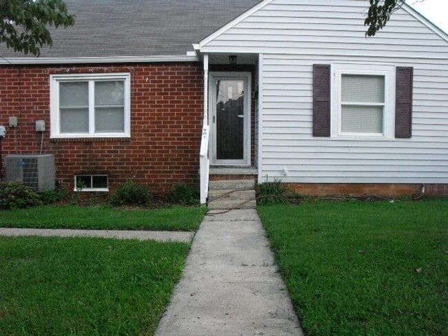 Photo - THIS COULD BE YOUR NEW HOME, BUSINESS, OR BOTH!