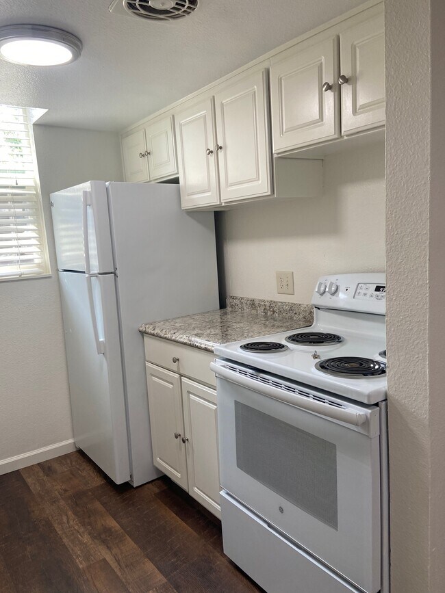 Kitchen - Hidden Villa Apartments