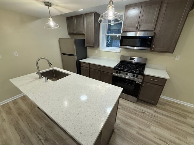 Building Photo - 2537-39 N. Weil St. Unit 2539 N. Weil St. - Lower