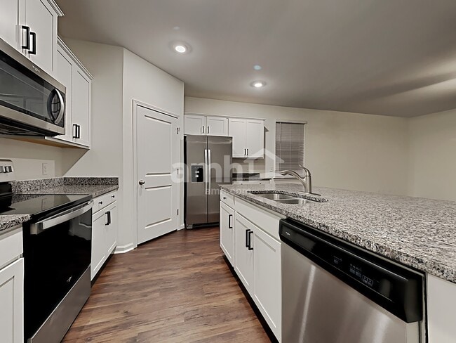 Photo - 275 Hogan Dr