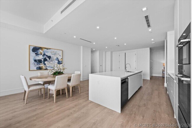 Photo - 220 Lake Shore Dr Unit 710