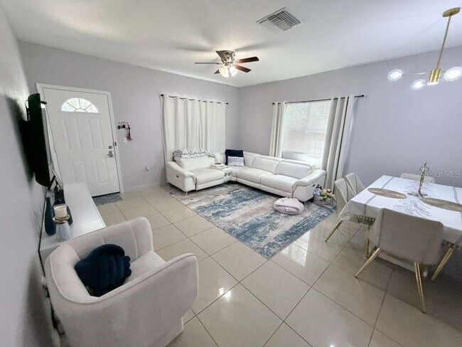 1818 Sunny St