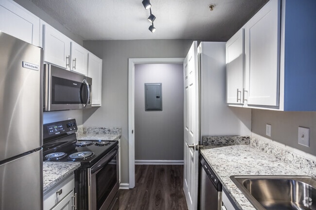 3 BR, 2 BA - 1200 SF