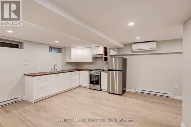 Photo - 203 Weir St N