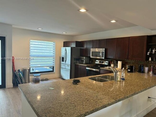 Photo - 3720 NE 167th St Unit 3720 NE 167th St # 39