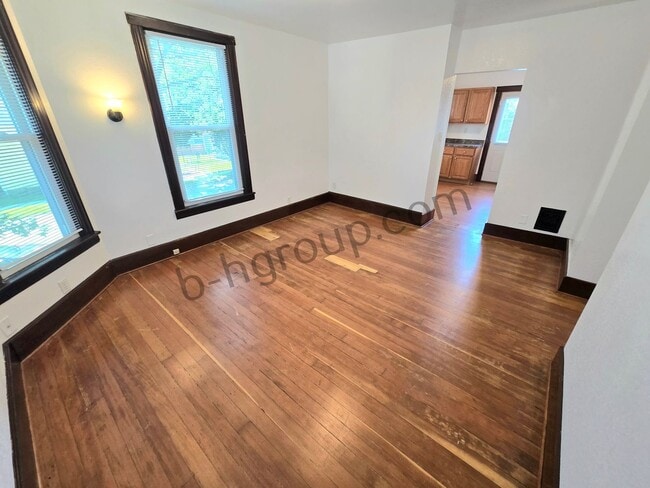 6416 23rd Ave Unit Upper