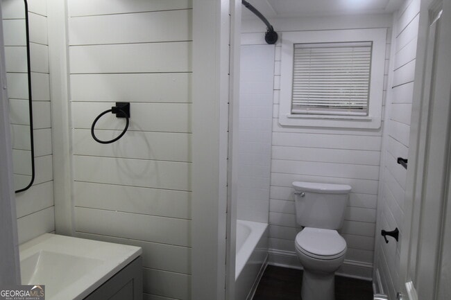 Photo - 615 Snelson St