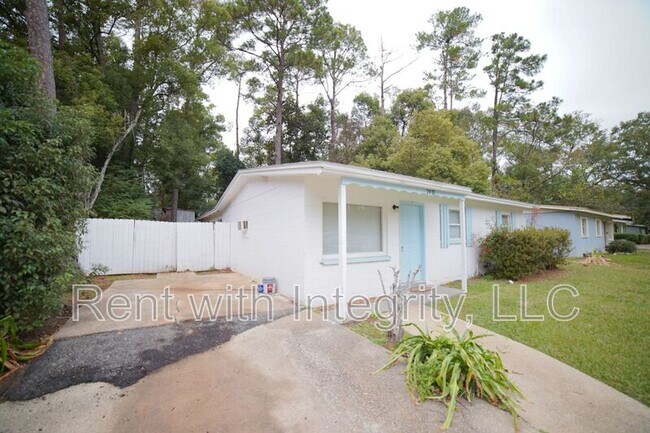 Photo - 2032 Warwick St