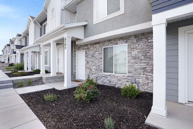 EXTERIOR | CASAS ADOSADAS DE LITTLE VALLEY - Little Valley Townhomes
