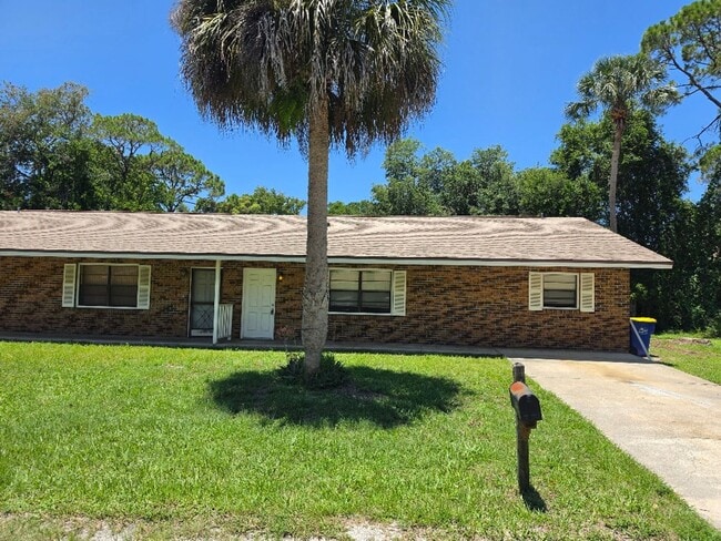 Building Photo - 2 Bedroom 2 Bathroom Edgewater Home