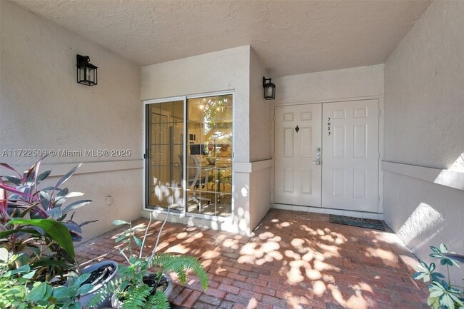 Building Photo - 7613 Cinebar Dr Unit 32-L