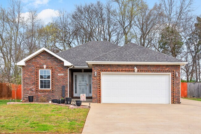 Photo - 1028 Hendricks Ct House