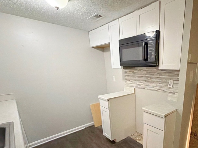 Photo - Beautifully Renovated 2 Bed / 1.5 Bath Townhome – Move-In Ready!
