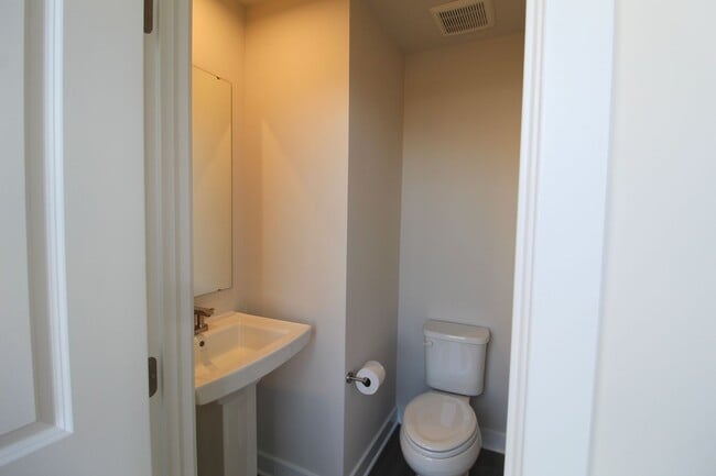 Photo - 3 Bedroom 2.5 Townhome Available Now!