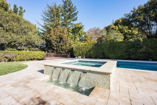Photo - 30 Knightwood Ln