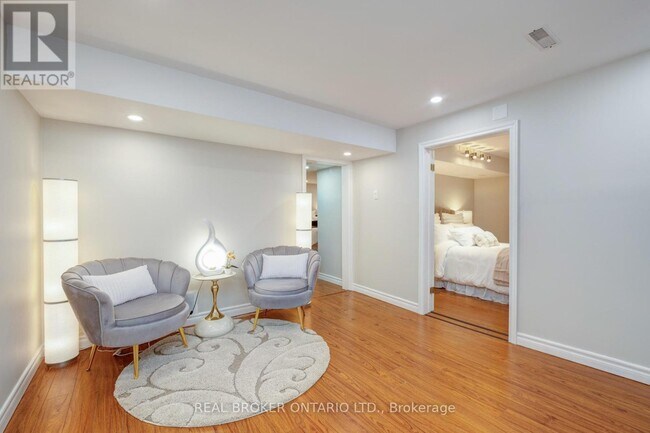 Photo - 25 Charnwood Pl