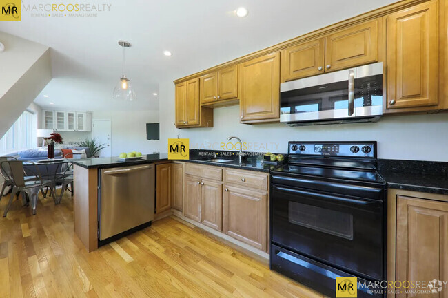 Building Photo - 12 Fayette St Rental