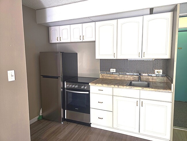 Building Photo - 1459 Pele St Rental