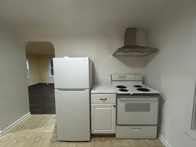 Building Photo - 3831 NW Anderson Hill Rd Unit #B