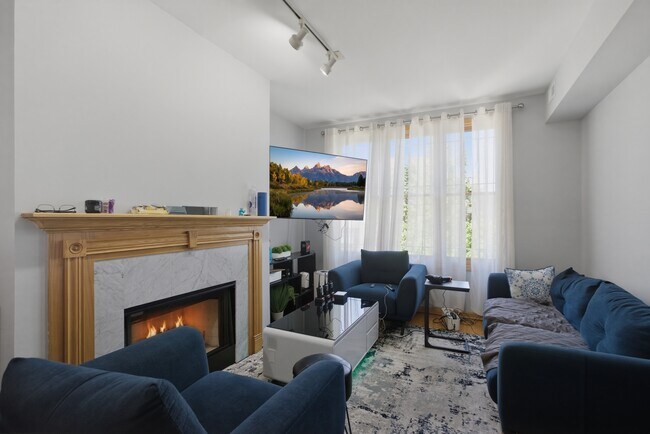 Photo - 2033 W Huron St Unidad 2