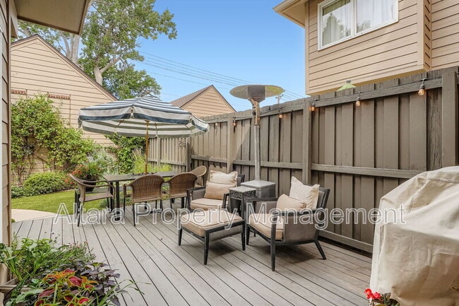 Photo - 287 S Holly St