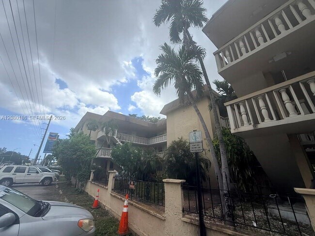5391 W 22nd Ct Unidad 205