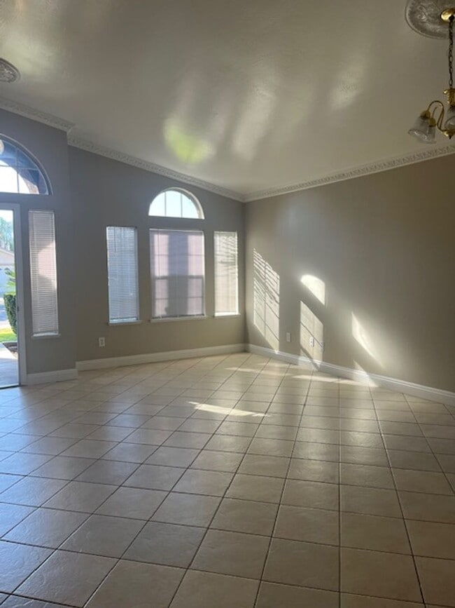 Photo - 8820 Winlock St