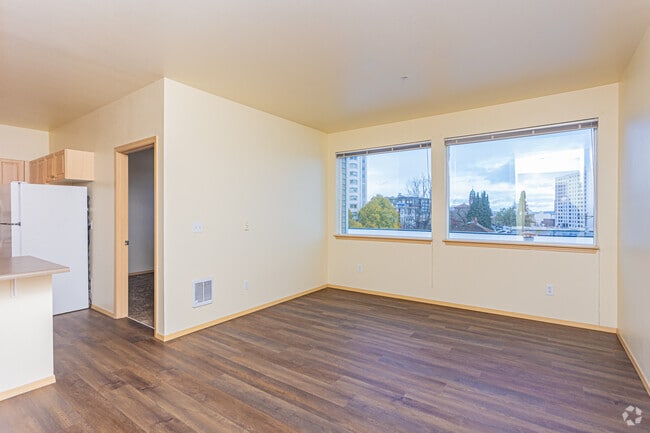2BR, 1BA - 708SF