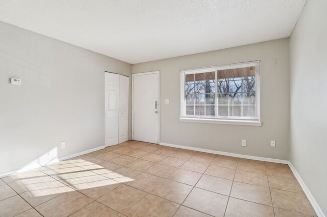 Área de estar - Eagle Trace Apartments