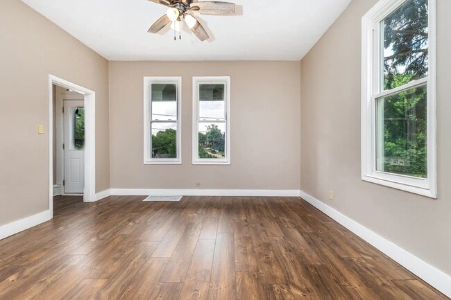 Photo - 639 Caledonia Pl