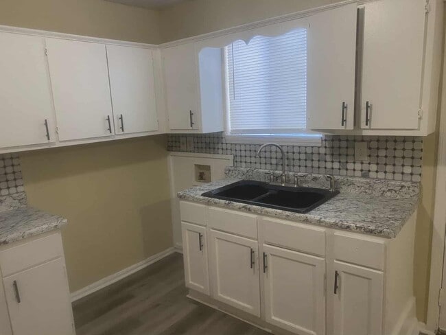 Photo - 95 W Mallory Ave