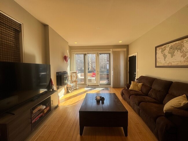 Photo - 1308 N Bosworth Ave Unit 1