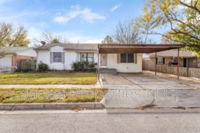 Building Photo - 814 E Centennial St