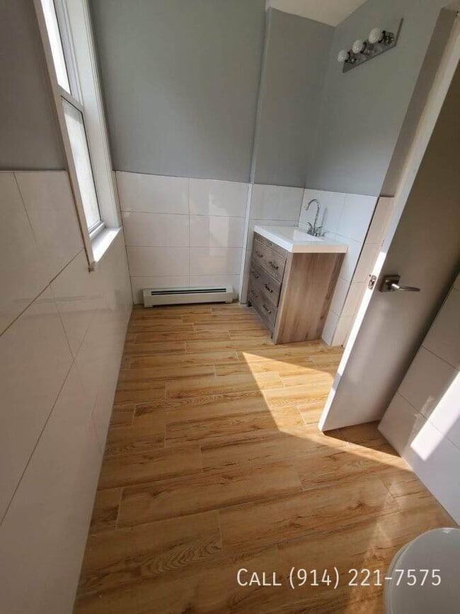 Building Photo - 114 S 6th Ave