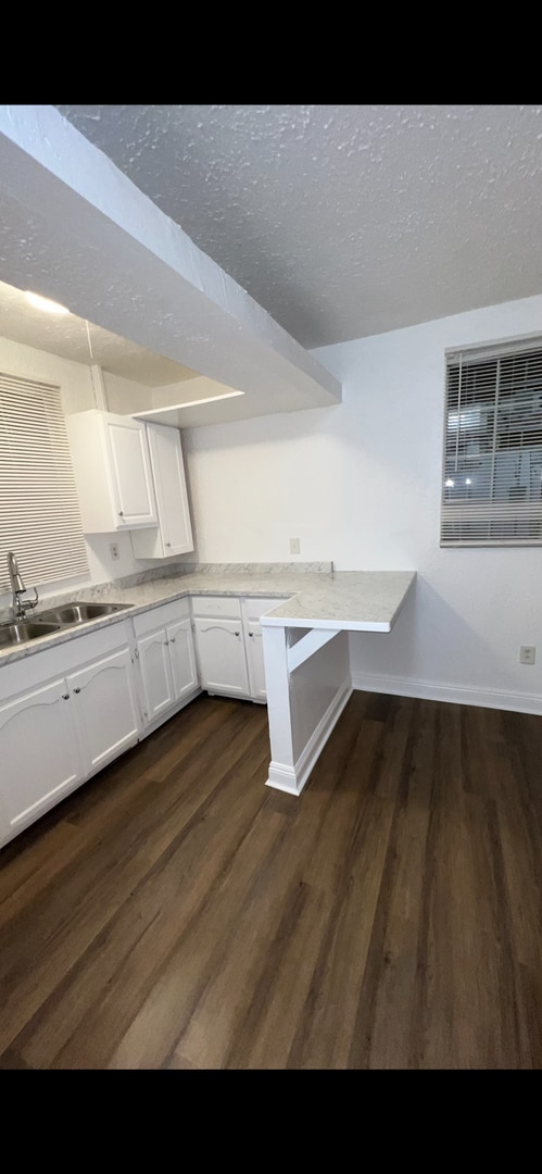 Building Photo - 3958 Normandie Ave Unit 3958 S. Normandie Ave-C Rental