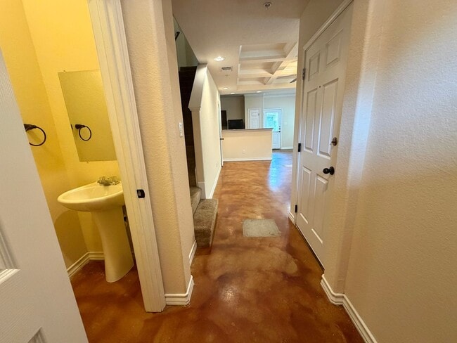 Photo - 5011-5017 Stowers Blvd