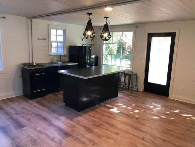 Photo - Custom 1 bedroom apartment in downtown Eug...