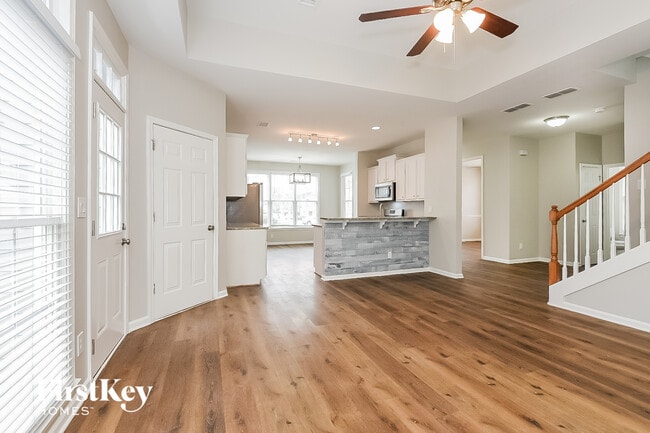 Photo - 112 Market Ln