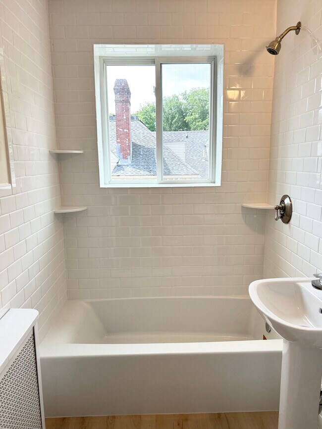 New Bathroom - 125 Pleasant St Unidad 306