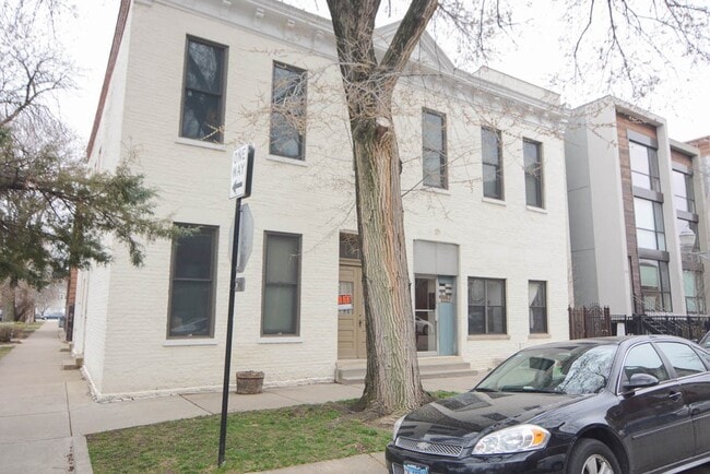 Building Photo - 2129 N Mozart St Unit M01H