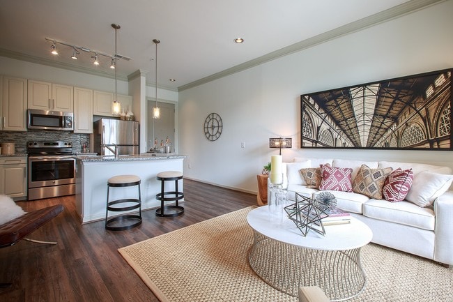 2370 Main @ Sugarloaf