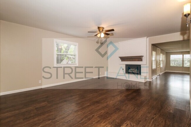 Photo - SPECIAL!!- $1000 off First Full Month if a...