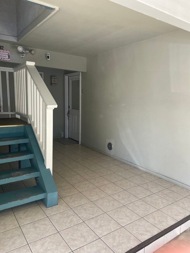 Su estudio cubierto en la planta baja - 33742 Alcazar Dr Unidad Studio- C