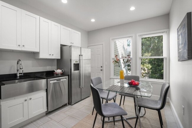 Building Photo - 11 Tufts St Unit 6