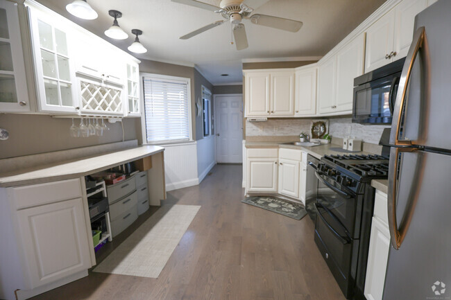 Building Photo - 906 Mill Pond Dr Unit 906 Rental