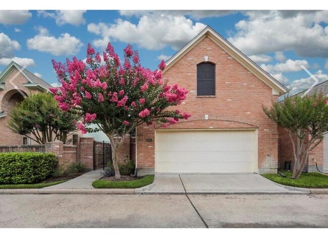 Building Photo - 6990 Oakwood Park